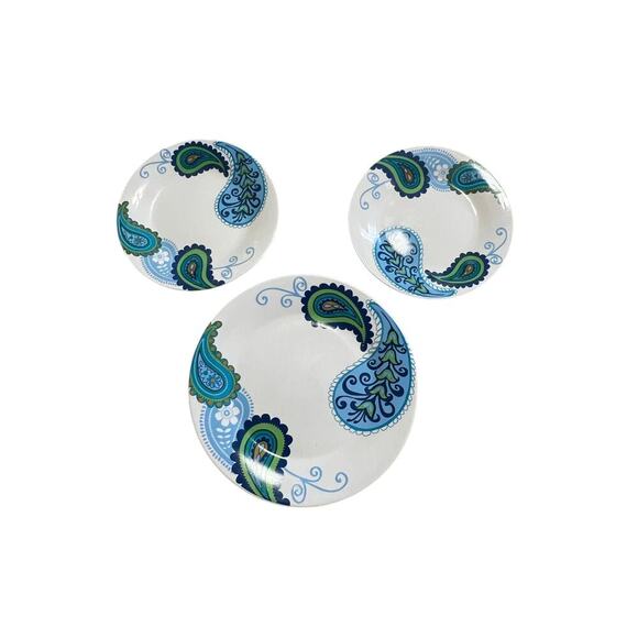 Blue and white paisley plates- 2 smaller plates and 1 large dinner plate - Picture 1 of 7